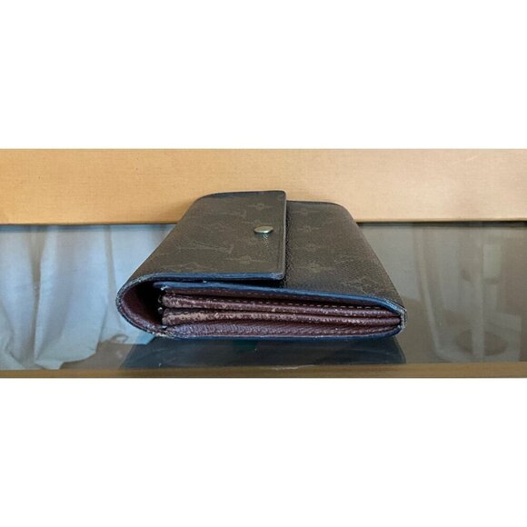 Louis Vuitton Monogram Canvas Wallet With Snap Closure & Zippered Coin Pocket - Picture 9 of 9